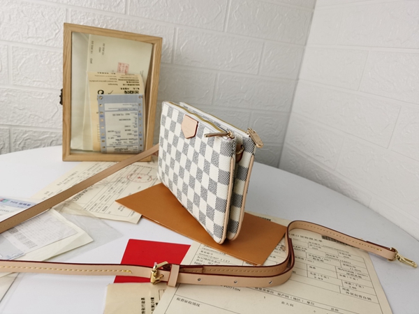 ルイヴィトンバッグ背面デザイン